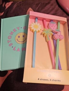 Stoney Clover Co. Straw and Charm Set - Pastel Fruit & Daisy Charms